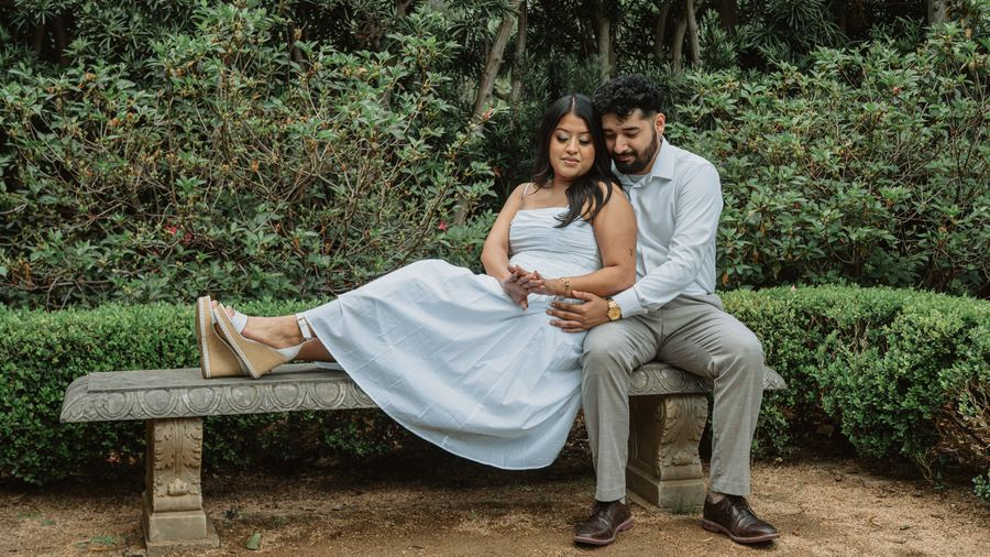 Jasmin and Edgar relaxing on a stone bench in the garden
